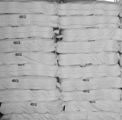 रिंग स्पन डाइड पॉलिएस्टर यार्न 60 / 2 60 / 3 कम सिकुड़न अच्छी रंग स्थिरता सिलाई के लिए