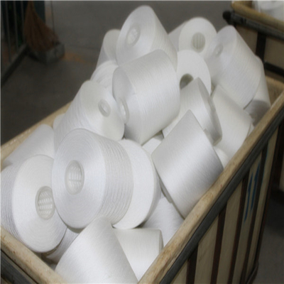 कच्चे सफेद 42/2 स्पून पॉलिएस्टर यार्न 100% Yizheng सिलाई धागे के लिए