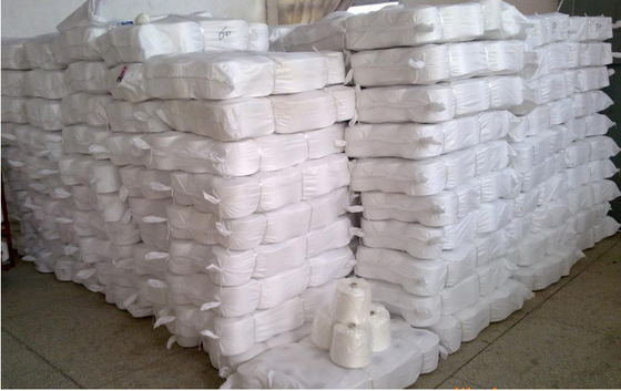 रंग 100% पॉलिएस्टर स्पून यार्न सिलाई धागे के लिए